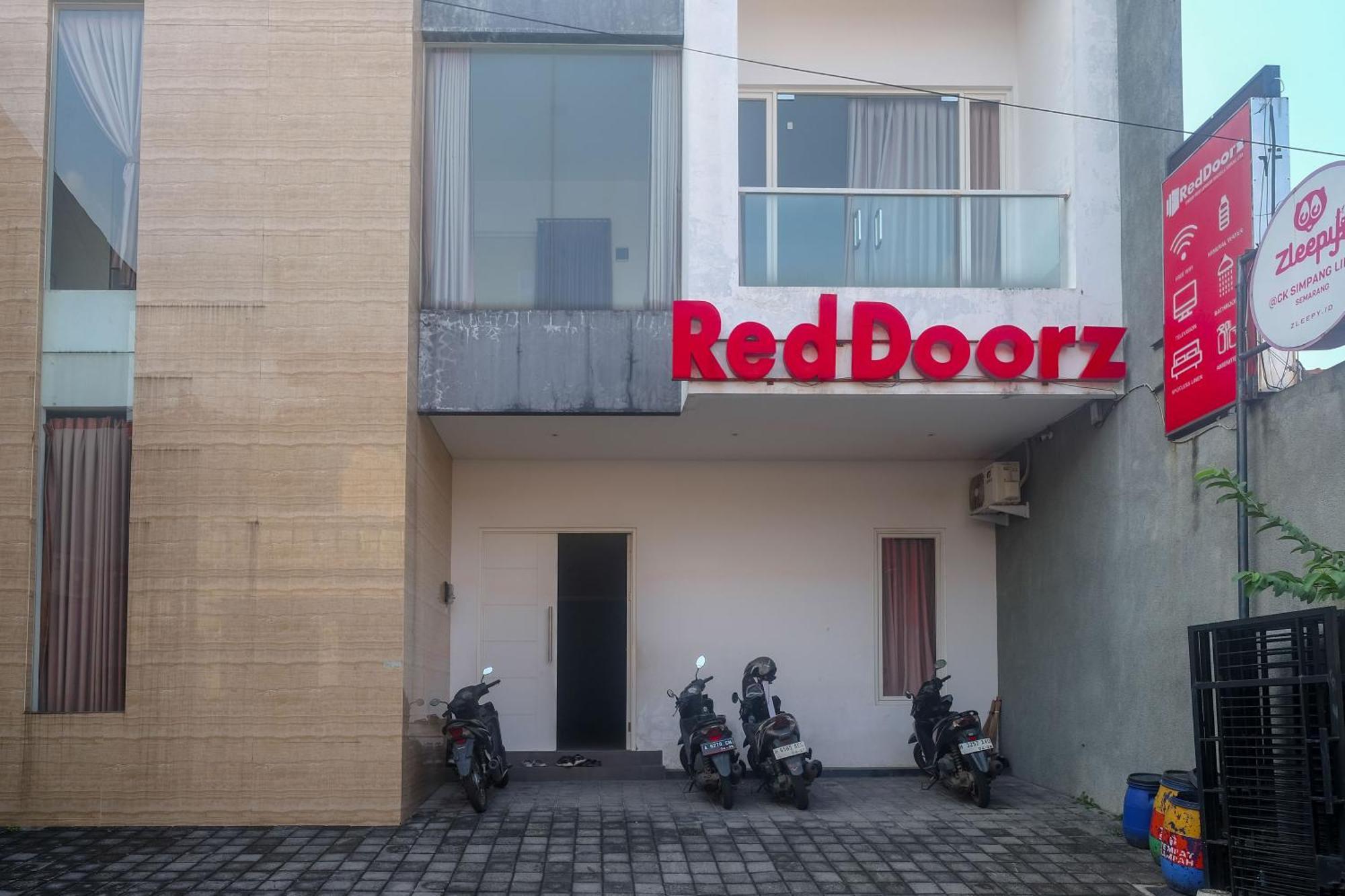 Reddoorz Syariah Near Simpang Lima Semarang Hotel Jomblang Exterior photo